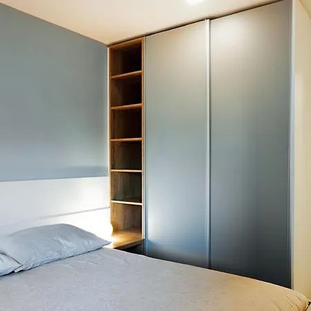 Elegant 1-bedroom Near Hill Forest Lägenhet