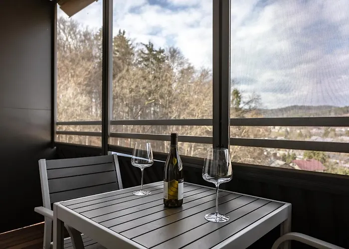 Appartement Elegant 1-bedroom Near Hill Forest