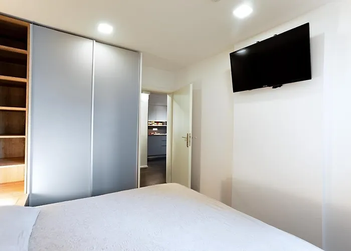 Elegant 1-bedroom Near Hill Forest Appartement Ljubljana