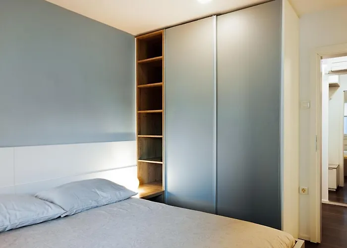 Elegant 1-bedroom Near Hill Forest Apartment