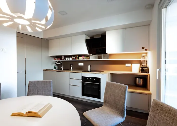 Elegant 1-bedroom Near Hill Forest * 류블랴나